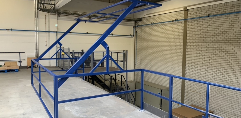 Kantelhek voor het afschermen of toegankelijk maken van de iift